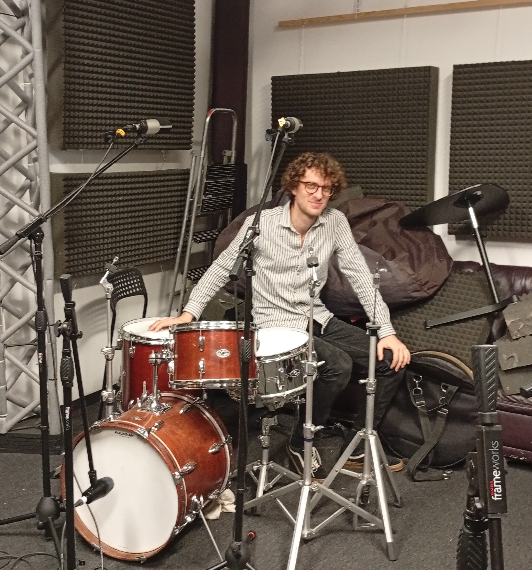 Tilos Bútorzene / Szélről: Szélről - Vendégünk Gyárfás Attila ütős Tilos Bútorzene / Szélről: Szélről - Vendégünk Gyárfás Attila ütős