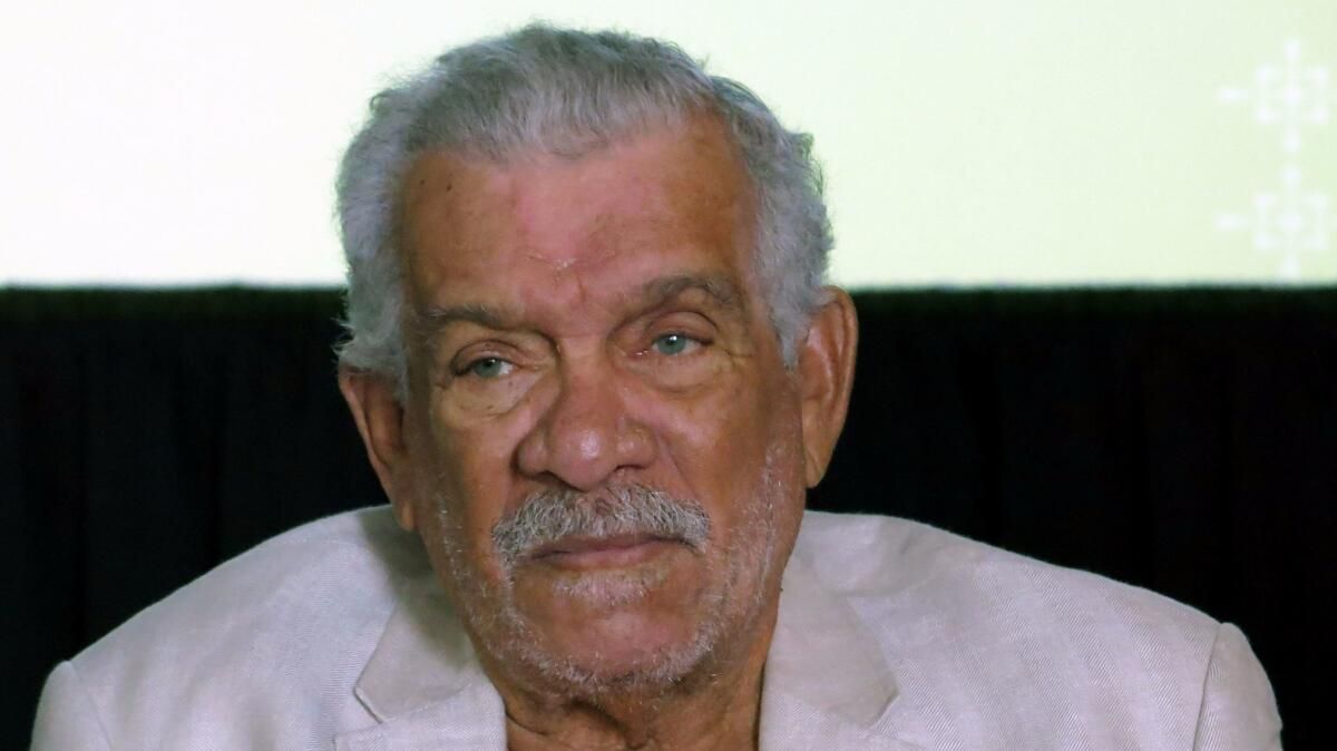 derek-walcott.jpeg