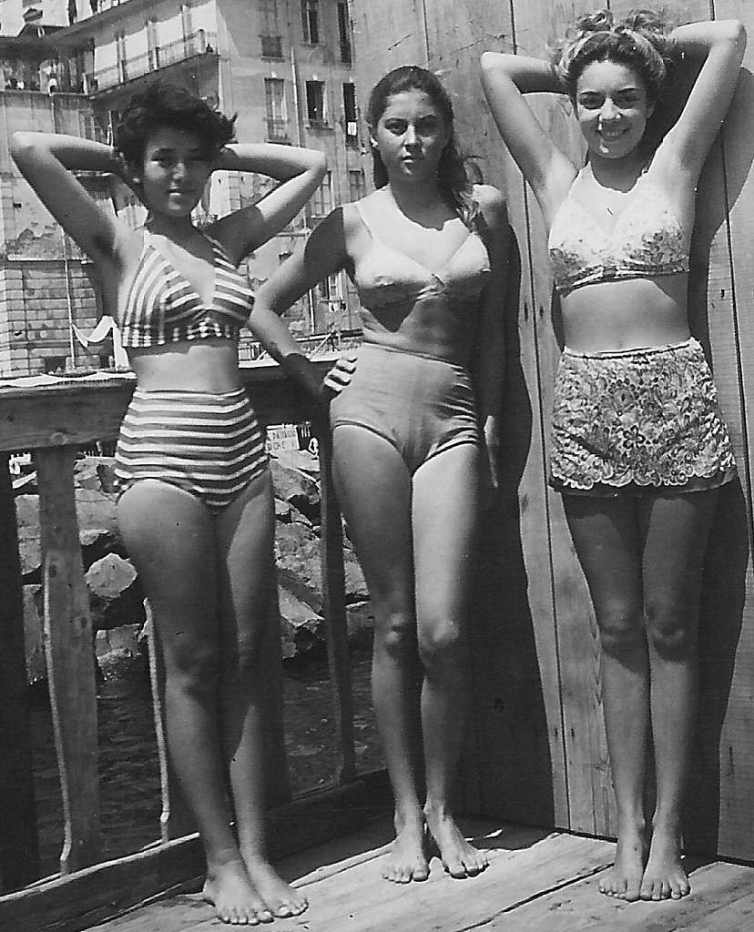 young-women-of-naples-in-swimsuit-italy-1948.jpeg